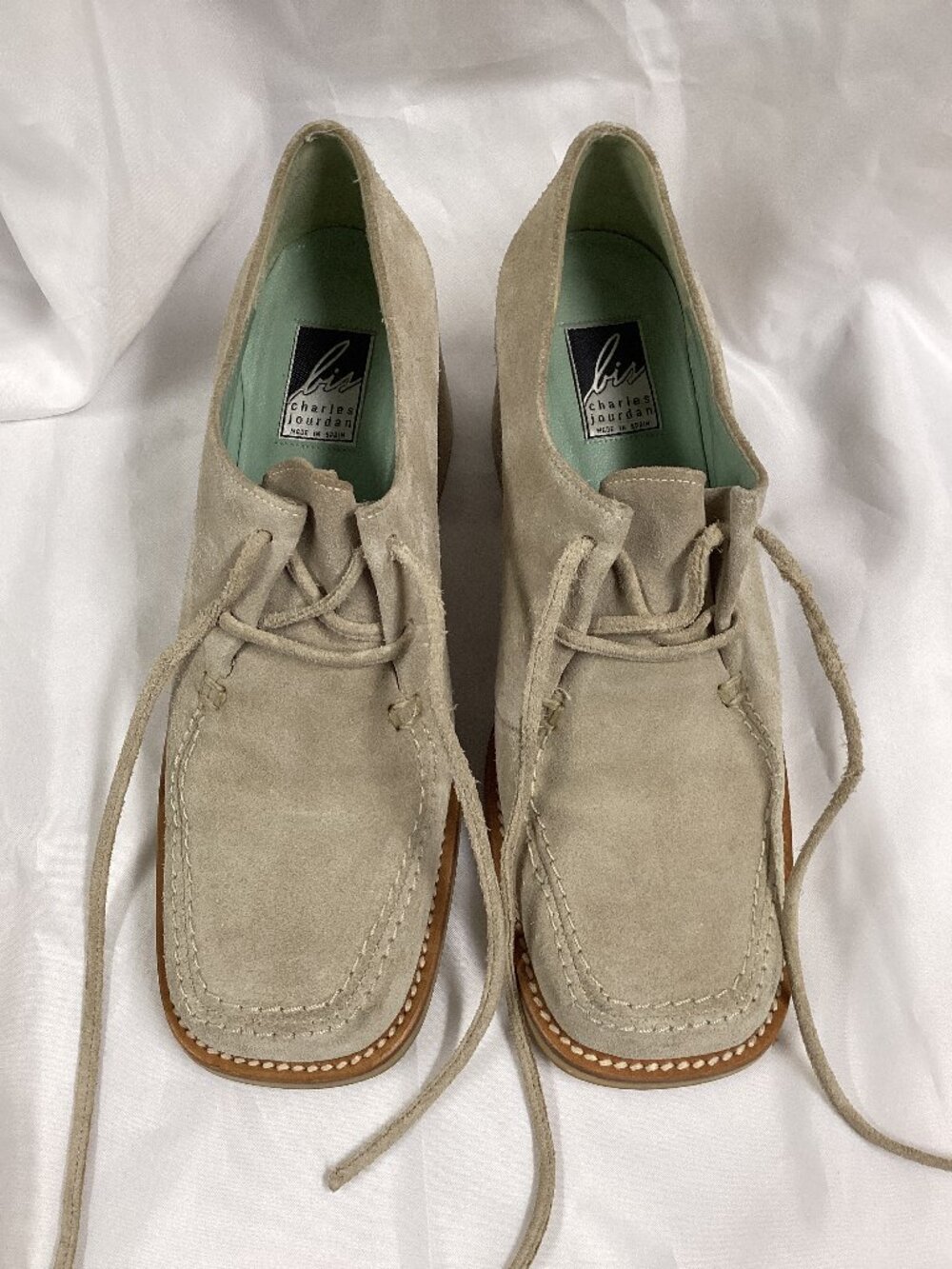 Charles Jourdan Bis Tan Suede Block Heel Shoe Size 7.5 (Previously Owned)